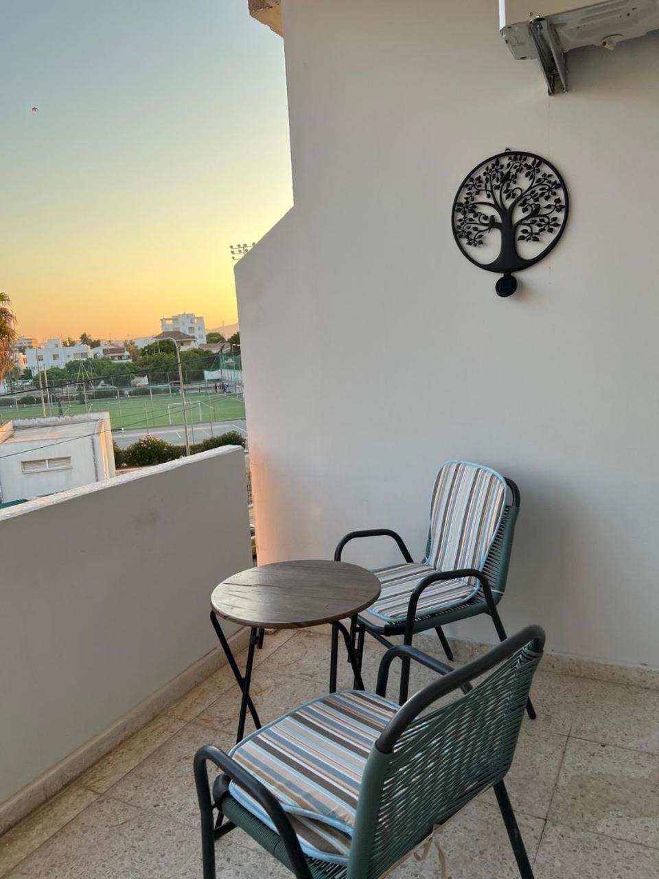 Tower Court Rooms Larnaca Buitenkant foto